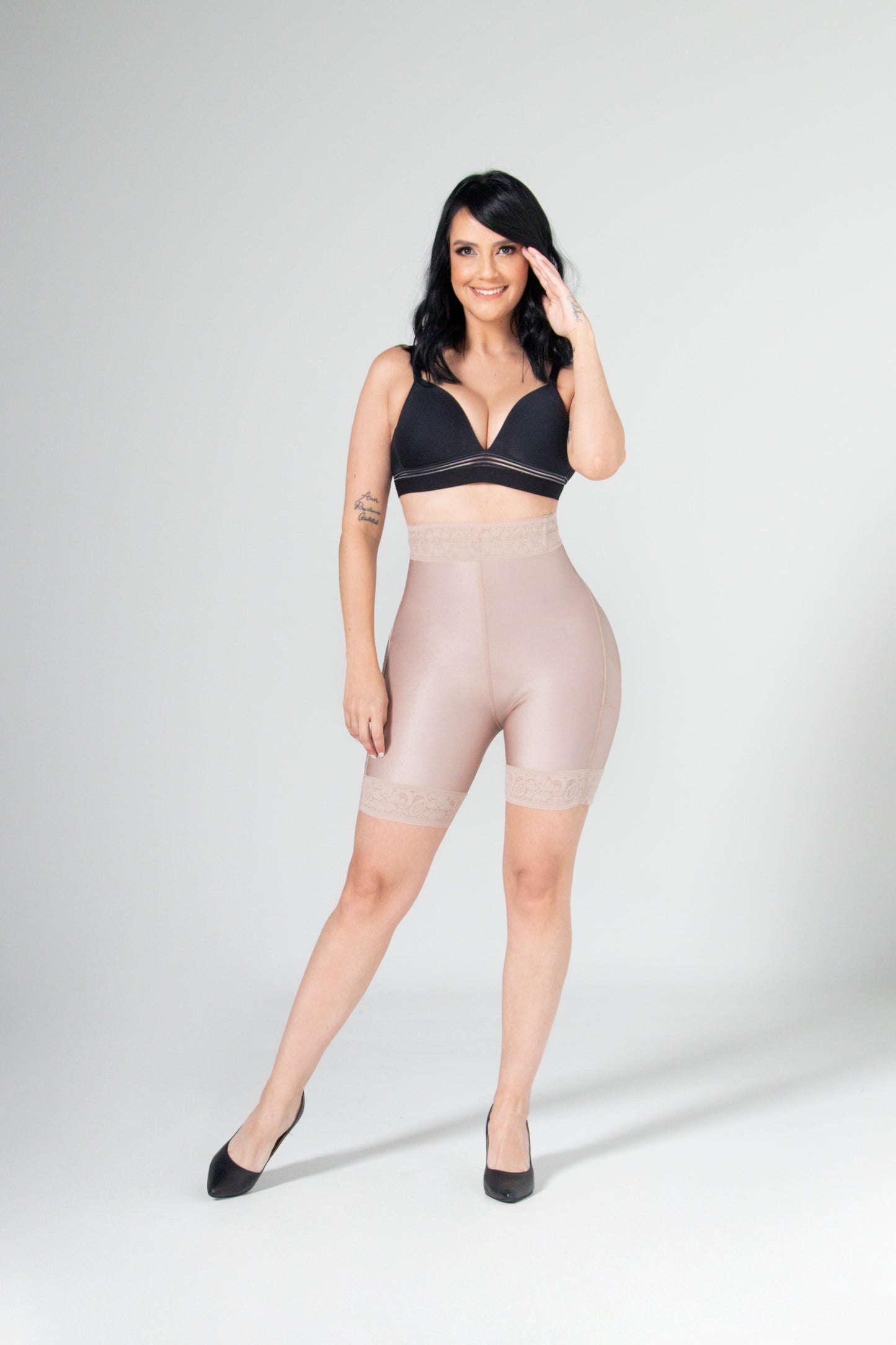 Short taille haute mi-jambe rehausseur de fesses Réf. 014580