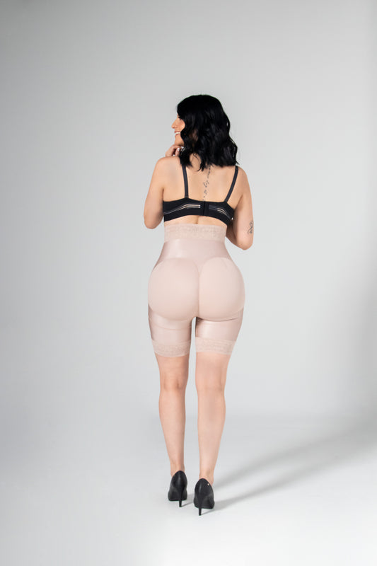 Short taille haute mi-jambe rehausseur de fesses Réf. 014580