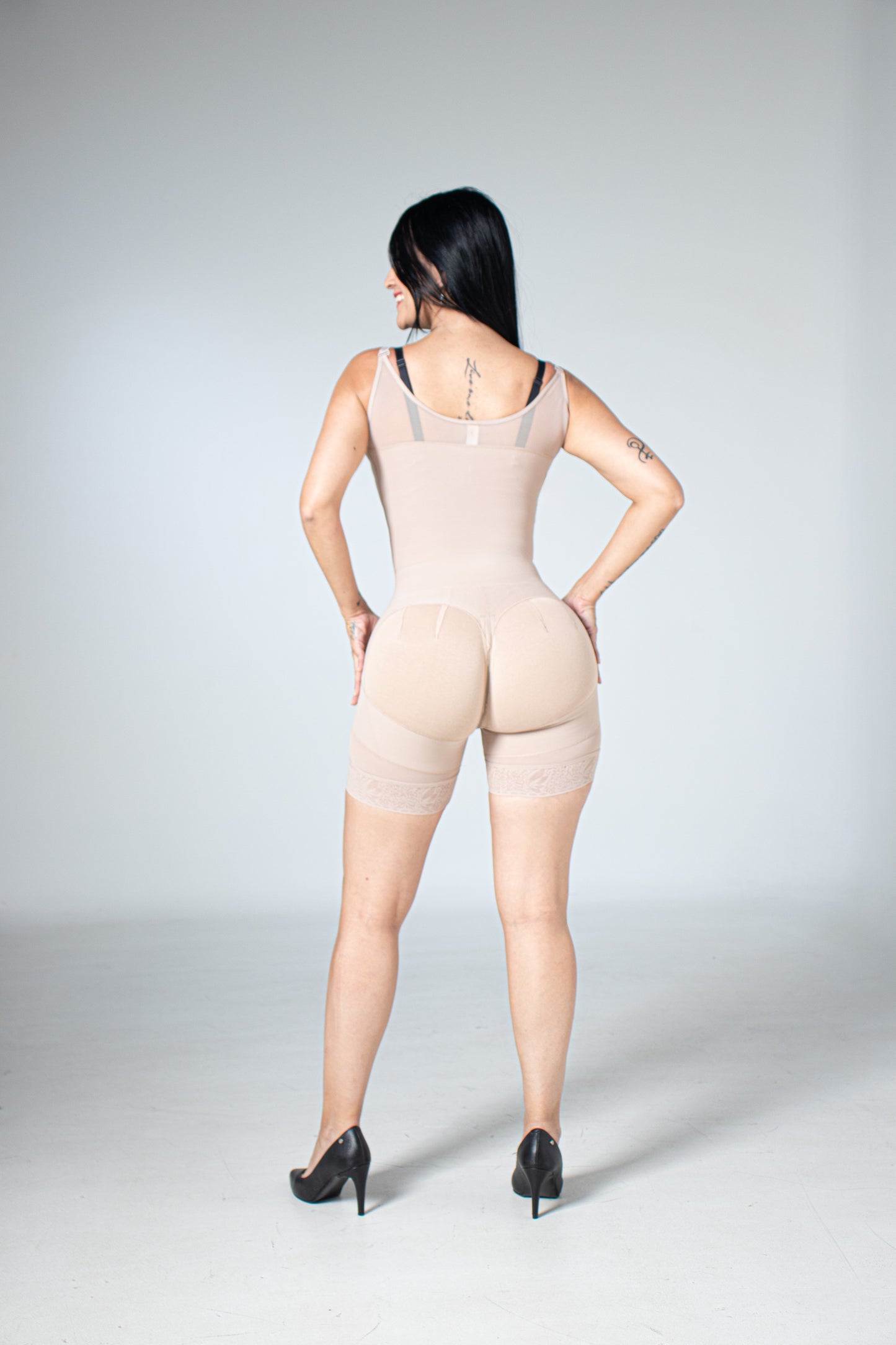 Ceinture mi-cuisse en sablier avec quatre niveaux de fermoirs Réf. 022536 / 022531