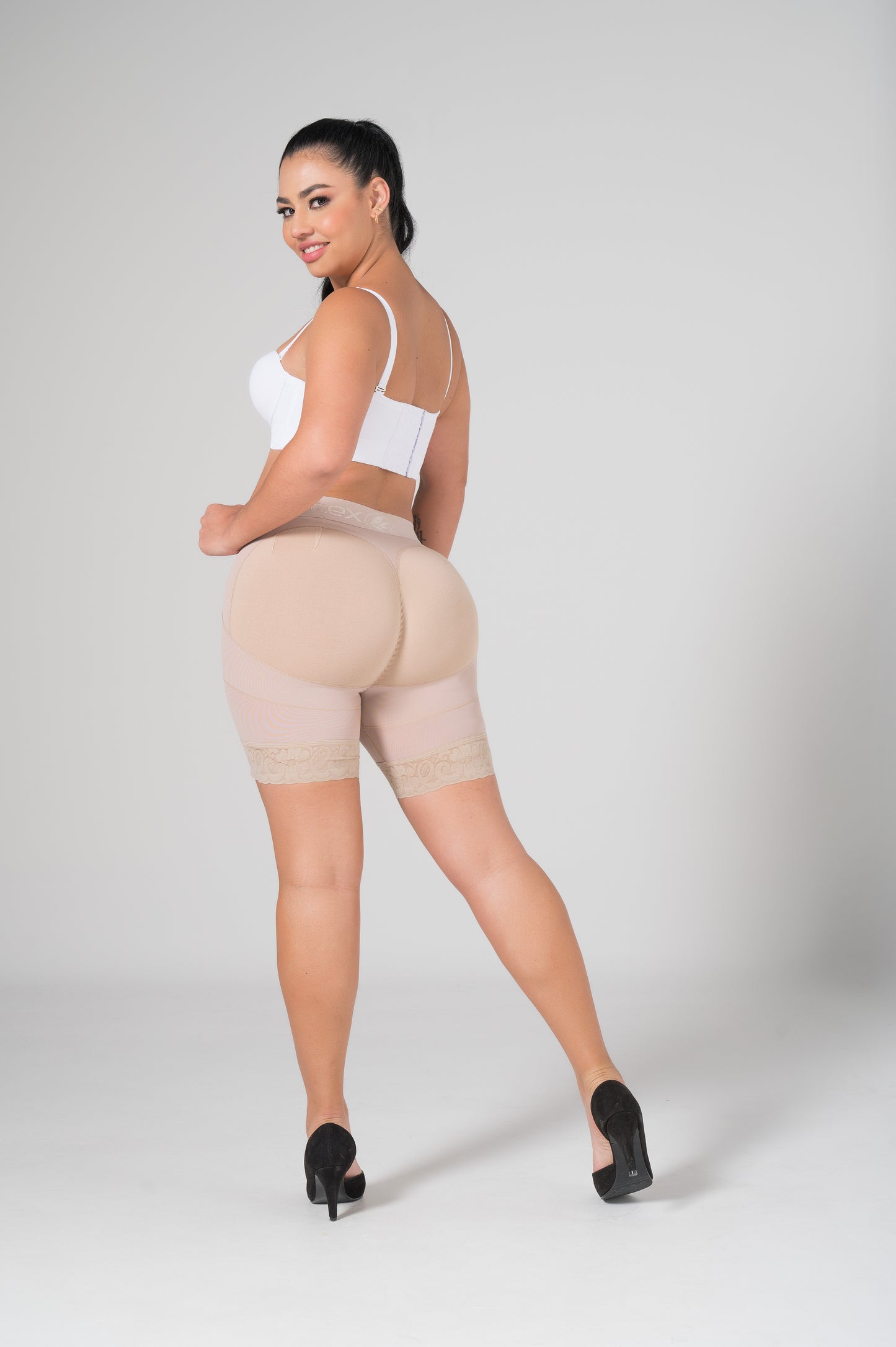 Short rehausseur de fesses taille basse mi-cuisse Réf : 024500