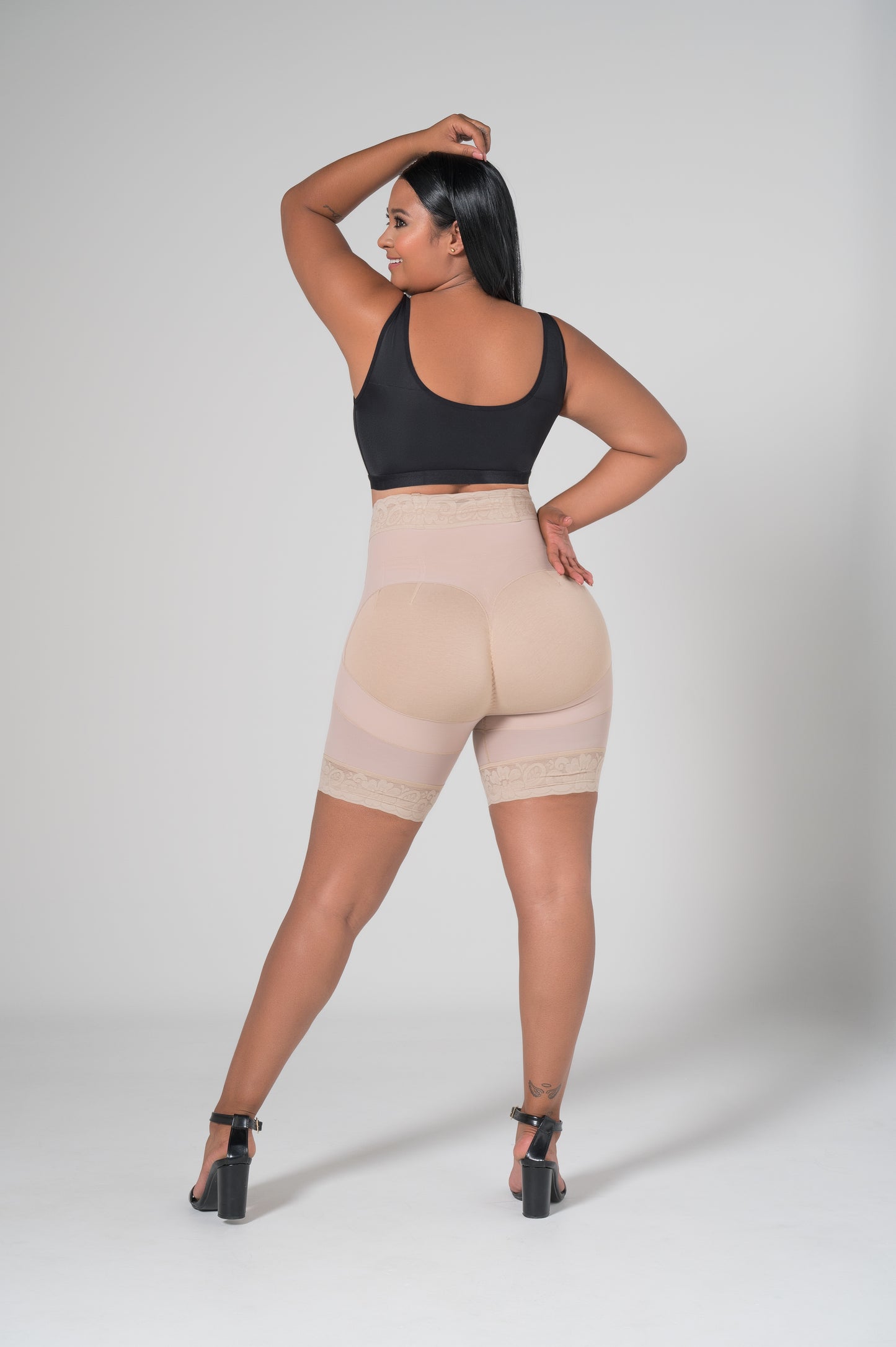 Short taille haute mi-jambe rehausseur de fesses Réf. 024580