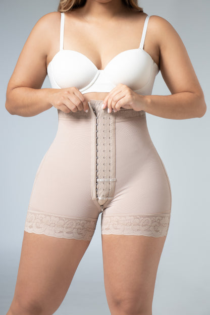 Short taille haute extra court, effet liftant, réf. 024656
