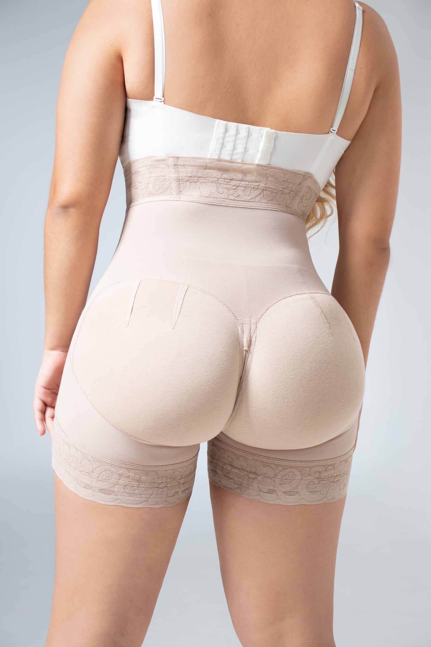 Short taille haute extra court, effet liftant, réf. 024656
